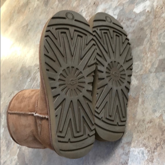 Classic short Uggs NWOT - Picture 3 of 7